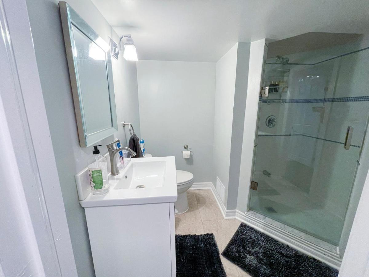 Spacious & Renovated 1Bd Suite W/Parking Toronto Bagian luar foto